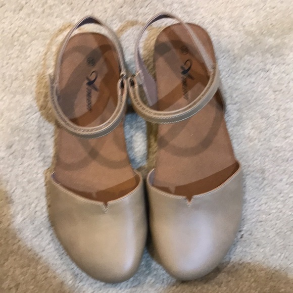 Athlefit Closed Toe Sandals Hook And Loop Velcro Closure-Size 9.5 - Picture 2 of 8